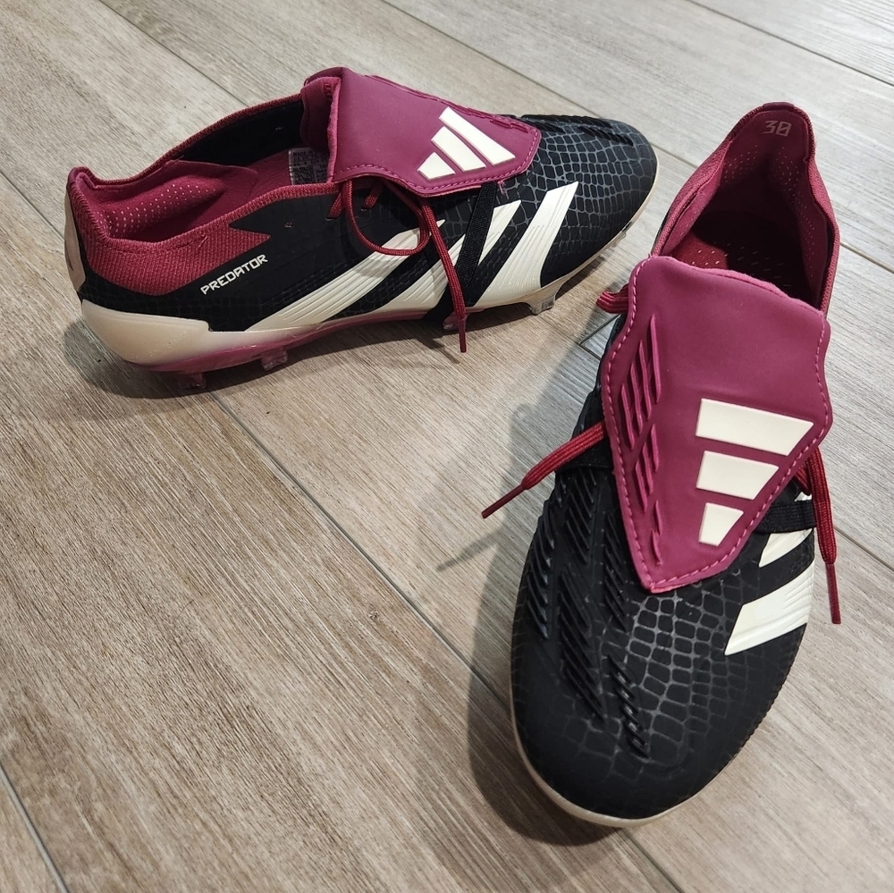 Soccer cleats shoes Predator 2024